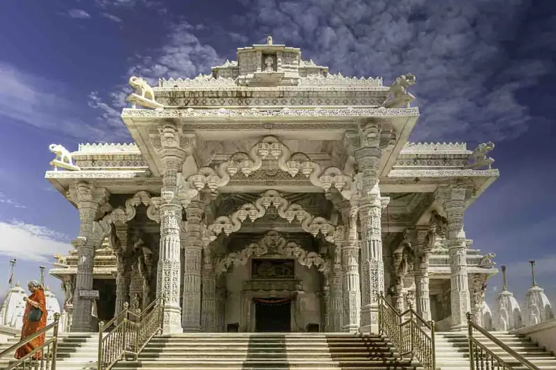 72 Jainalaya, Mandvi, Gujarat - A stunning collection of Jain temples.